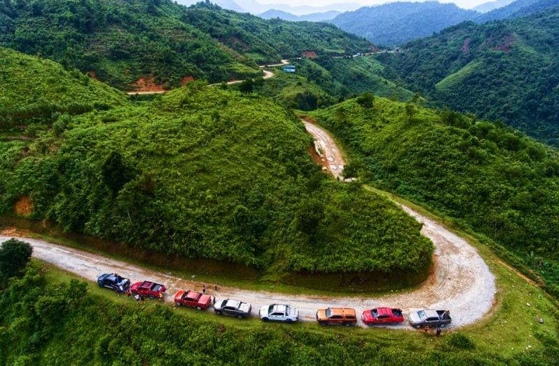 Cung đường đèo Ô Vi Lắc hấp dẫn rất nhiều du khách, đặc biệt là những du khách yêu thích phượt, trekking