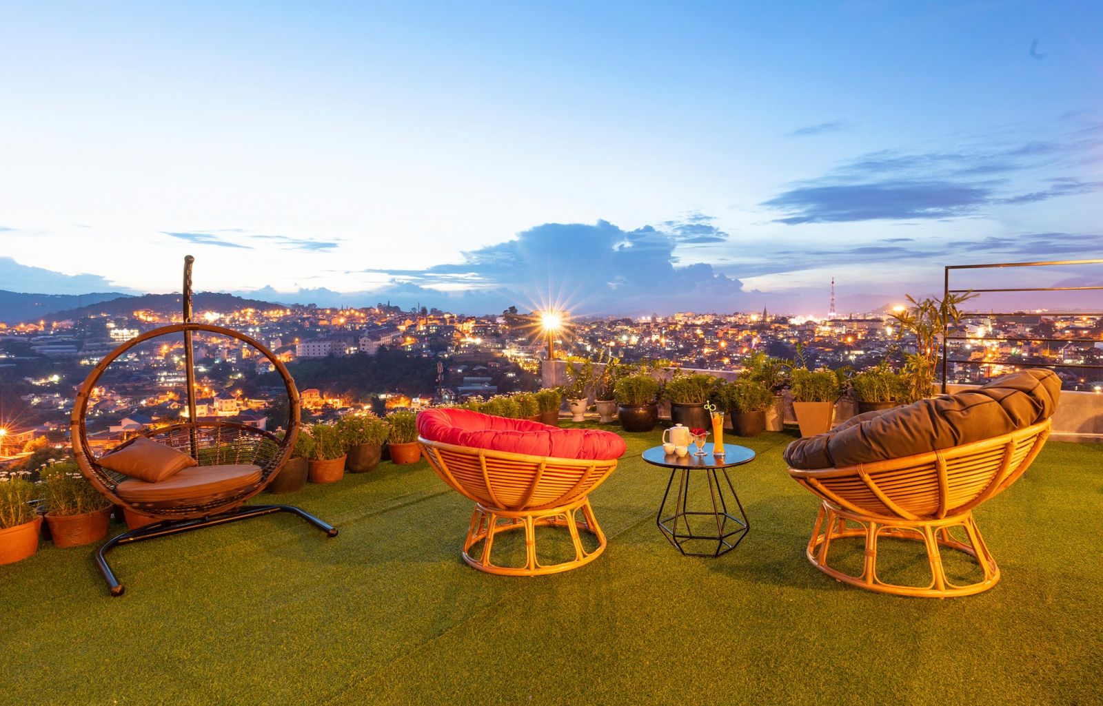 Ngắm hoàng hôn cực kỳ lãng mạn ở DaLat Golf Cafe