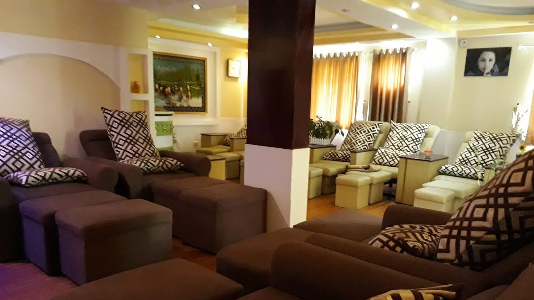 Phòng massage với đầy đủ thiết bị