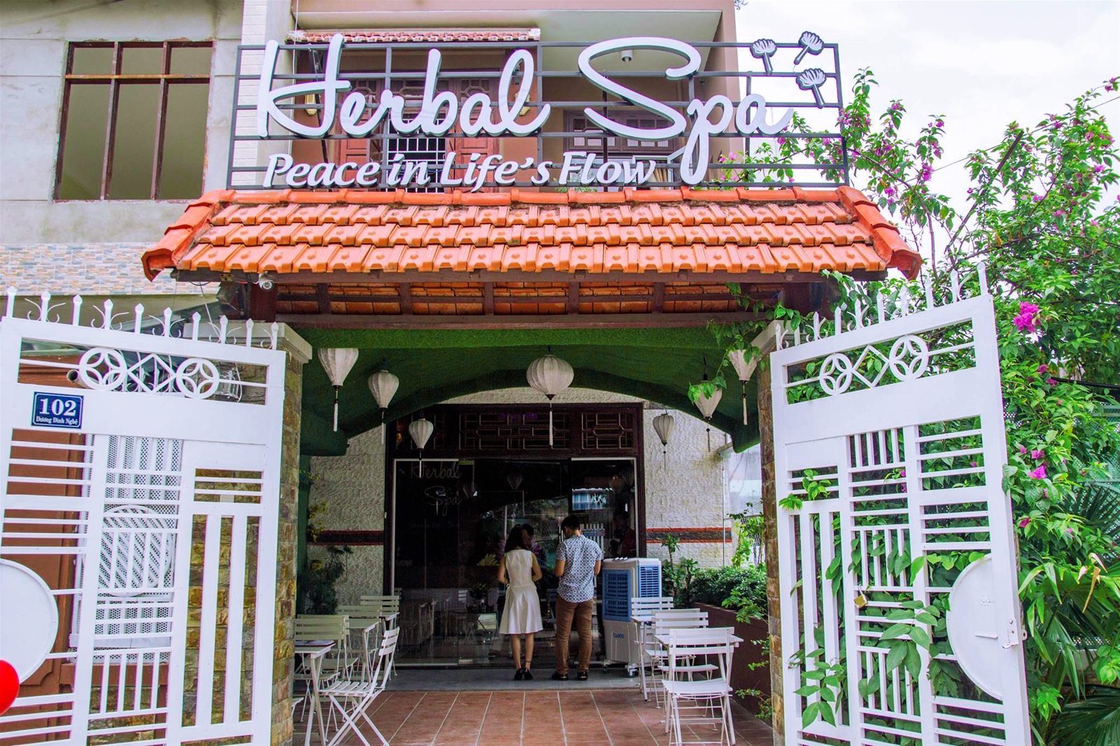 Bên ngoài cơ sở Herbal Spa