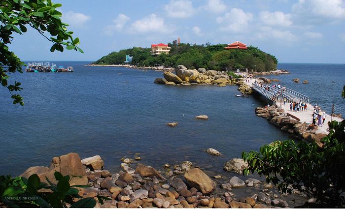 Hòn đá bạc như một nét chấm phá thơ mộng của Cà Mau