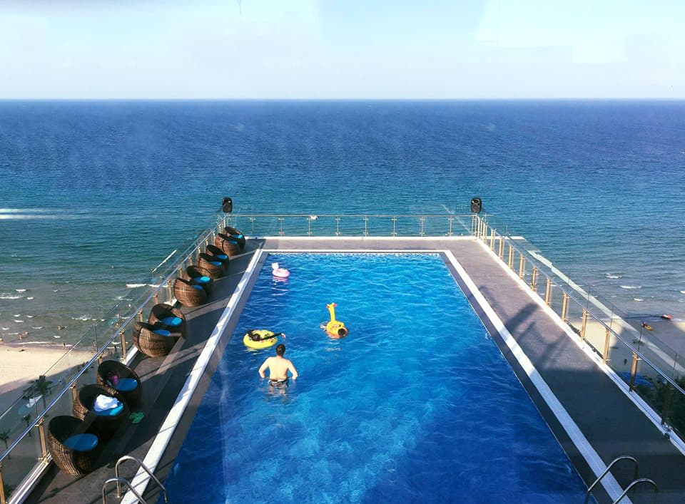 Từ Adamo Hotel, bạn có thể ngắm biển suốt cả ngày