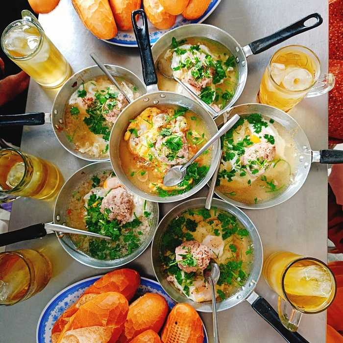 Bánh mì xíu mại Hàng Quyên là địa chỉ ăn ngon ở Vũng Tàu